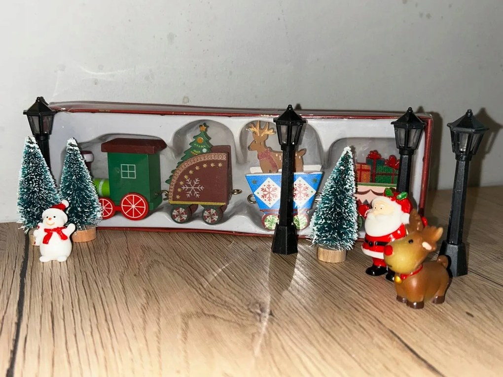 Karácsonyi Figurák Vonat Karácsonyi Vagonokkal Mikulás 14db