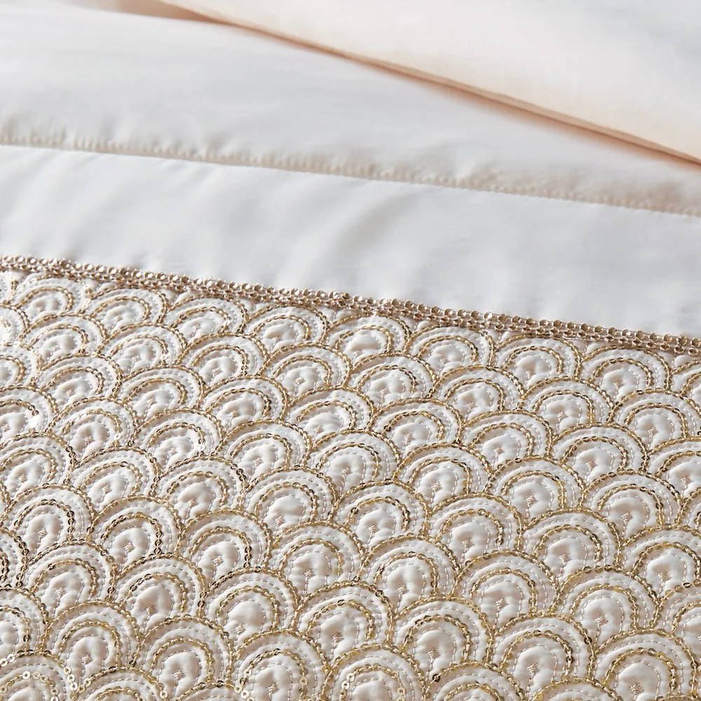 Bézs mikroszatén steppelt ágytakaró 240x260 cm Deco Sequin – Catherine Lansfield