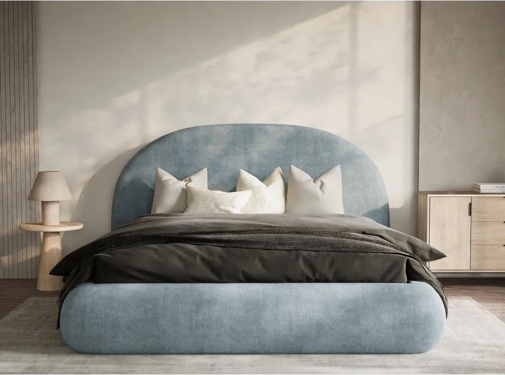 Világoskék kárpitozott ágyneműtartós franciaágy ágyráccsal 180x200 cm Maumere – Maison de Rêve