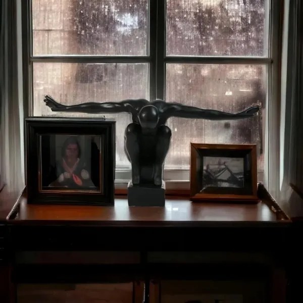 Asztali dekoráció 25x41x20 cm gyanta/fekete