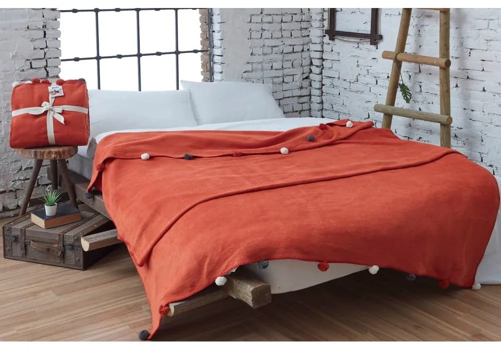 Téglavörös fleece ágytakaró 150x200 cm Pom Pom – Mijolnir