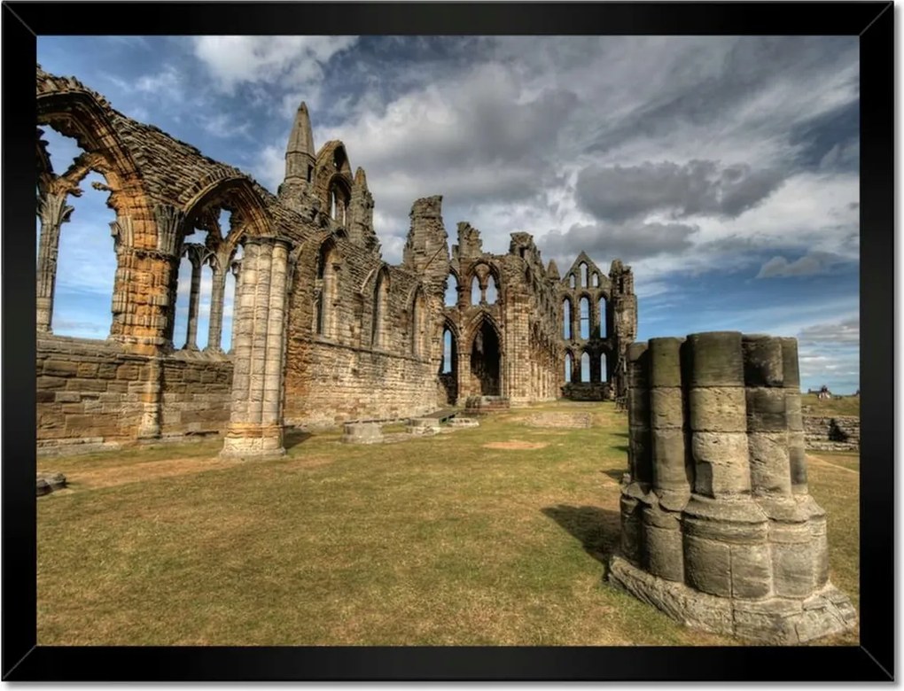 Poszterek keretben 40x30 Élő történet A vár romjai az esőfelhők hátterében