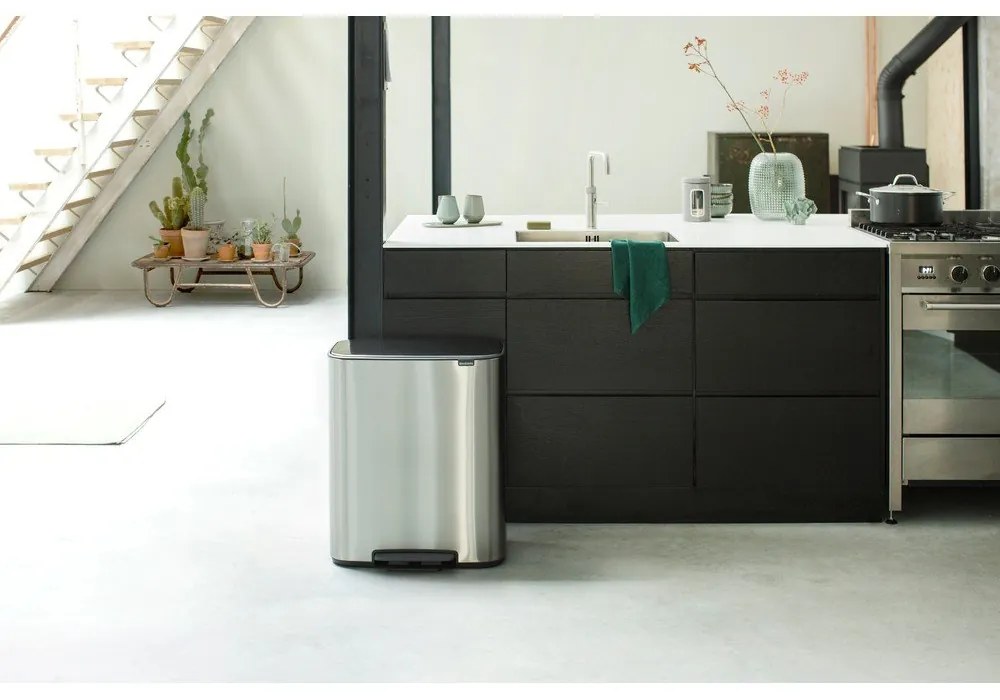 Matt ezüstszínű acél szelektív pedálos szemetes 60 l Bo – Brabantia