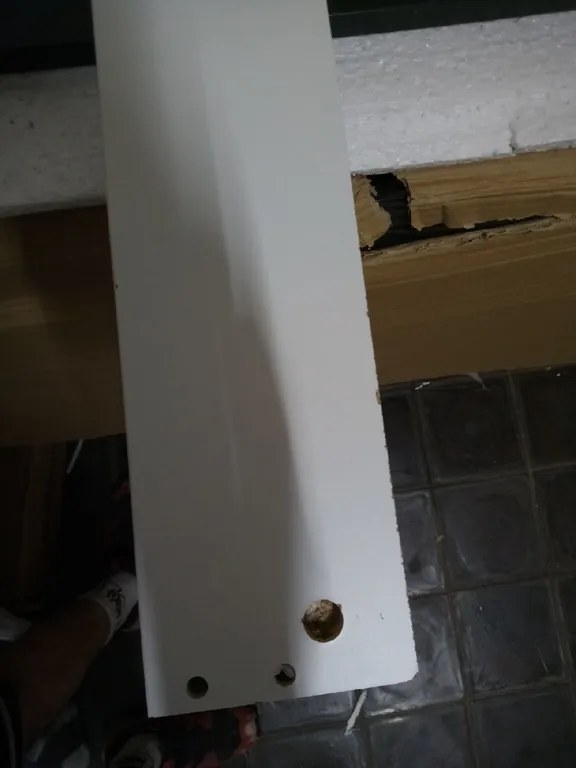AKCIÓ Fekete étkezőasztal fehér lábakkal MADO 120x80 II. osztály