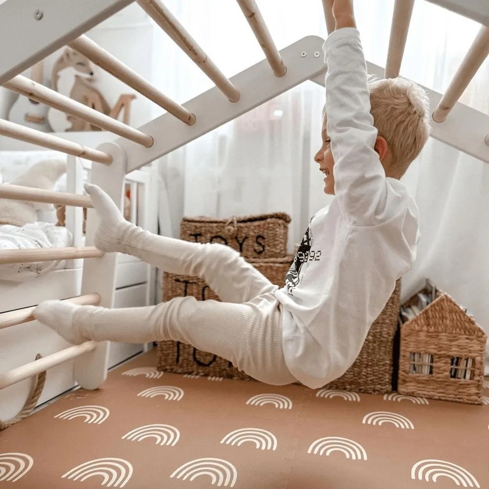 Fehér borovi fenyő pikler háromszög 61x112x94 cm Montessori – Meowbaby