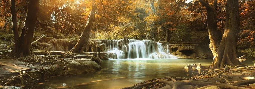 Fotótapéta - Vízesés az őszi erdőben (152,5x104 cm)