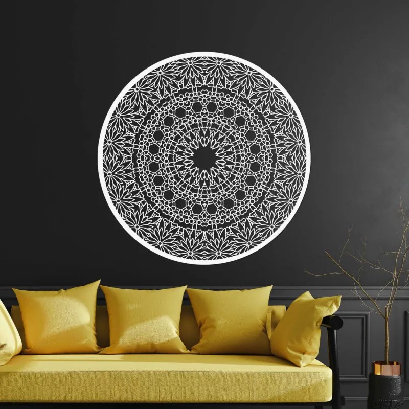 Fából készült mandala a falon | POIET