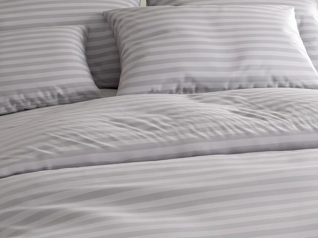 Mikroszálas hotel ágyneműhuzat JASMINE világosszürke - 2 cm csík, hotel stílusú zseb Ágyneműhuzat mérete: 2 db 70 x 90 cm | 200 x 220 cm