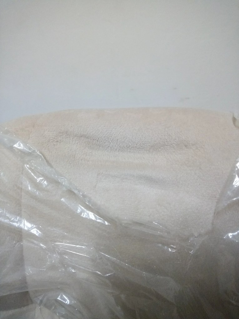 AKCIÓ Bézs bársony étkezőszék BORA II. osztály