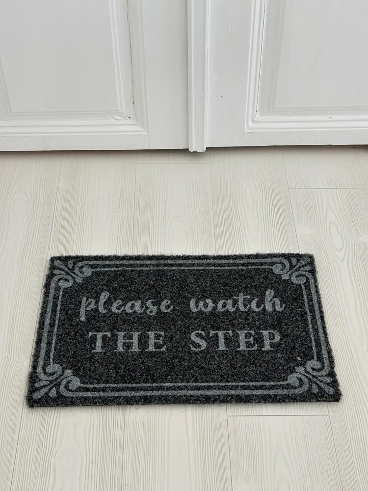 &#039;Please watch the step&#039; antracit szennyfogó szőnyeg 40x70 cm