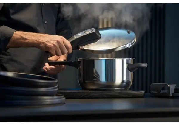 WMF - PERFECT rozsdamentes acél nyomásfőző készlet 8,5 l + 4,5 l