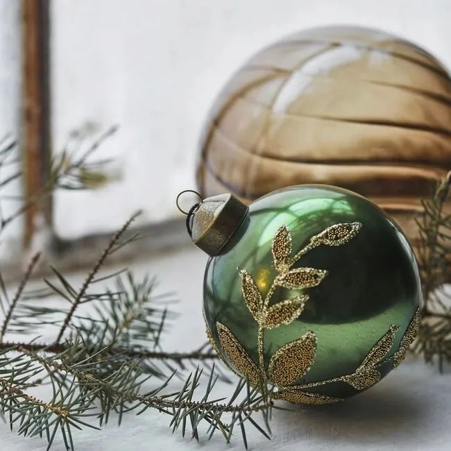 Karácsonyi dísz zöld gömb levéllel, 12 cm, Colmore