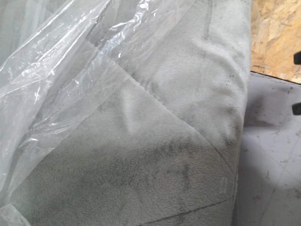 Akció Szürke bársonyos étkezőszék LIBRA fekete lábakkal II. osztály