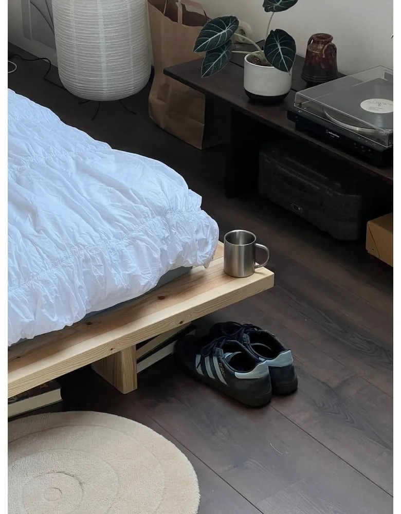 Natúr színű borovi fenyő egyszemélyes ágy ágyráccsal 90x200 cm Japan – Karup Design