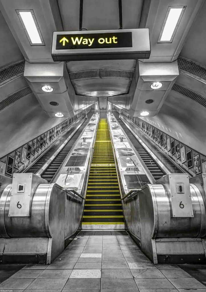Poszter 29,7x42cm Mozgólépcső a metróállomáson, Assaf Frank