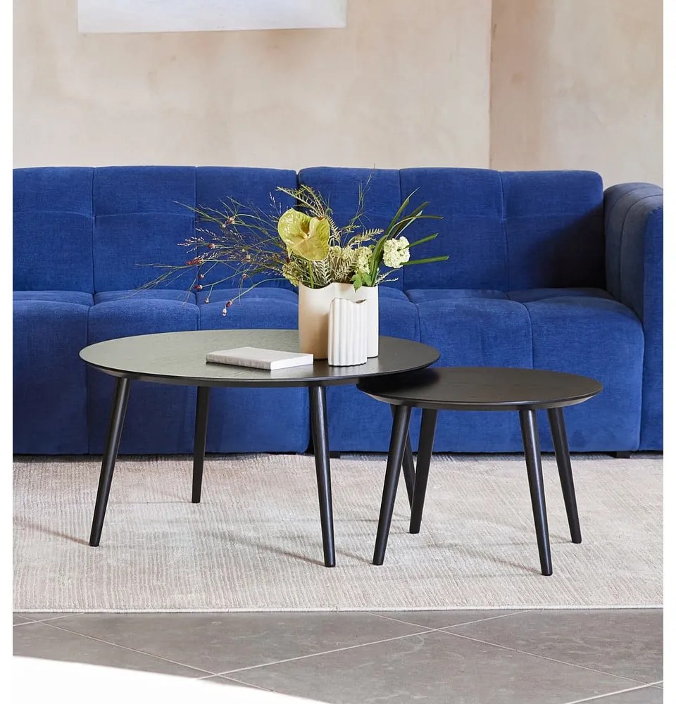 Natúr színű kerek dohányzóasztal szett tölgyfa dekorral 2 db-os ø 88 cm Adda – Unique Furniture