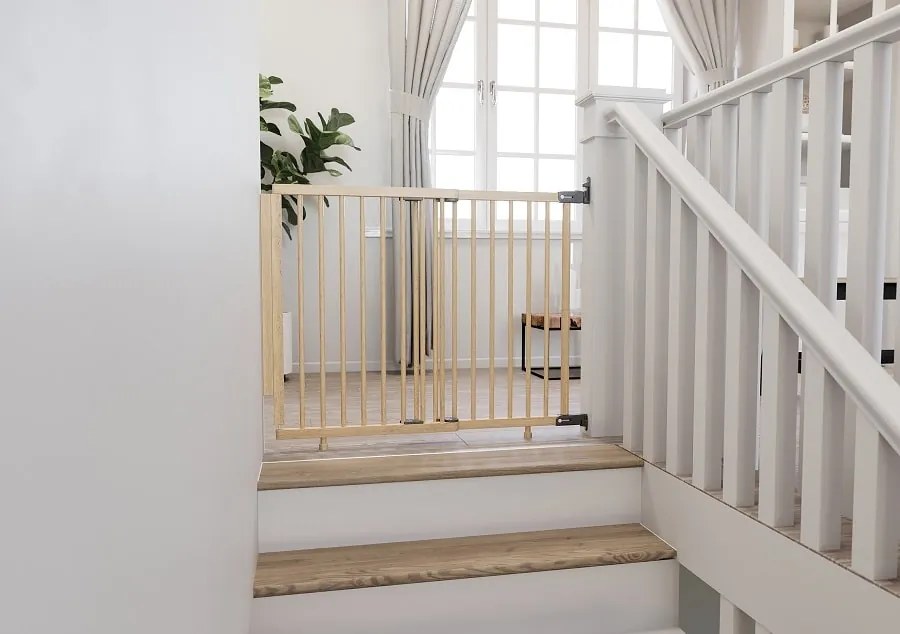 Magas biztonsági kapu lépcsőhöz BabyDan Adjust Pro Stair Gate Wood, 65-110cm, m.81cm