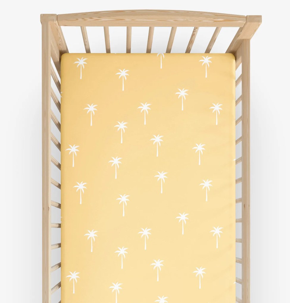 Goldea gyermek körgumis pamut lepedő kiságyba - pálmák sárga alapon 70 x 140 cm