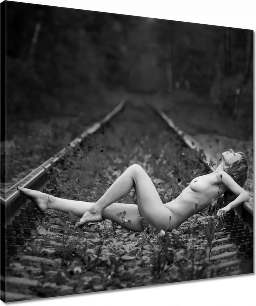 Vászonkép 50x50 Meztelen nő a síneken