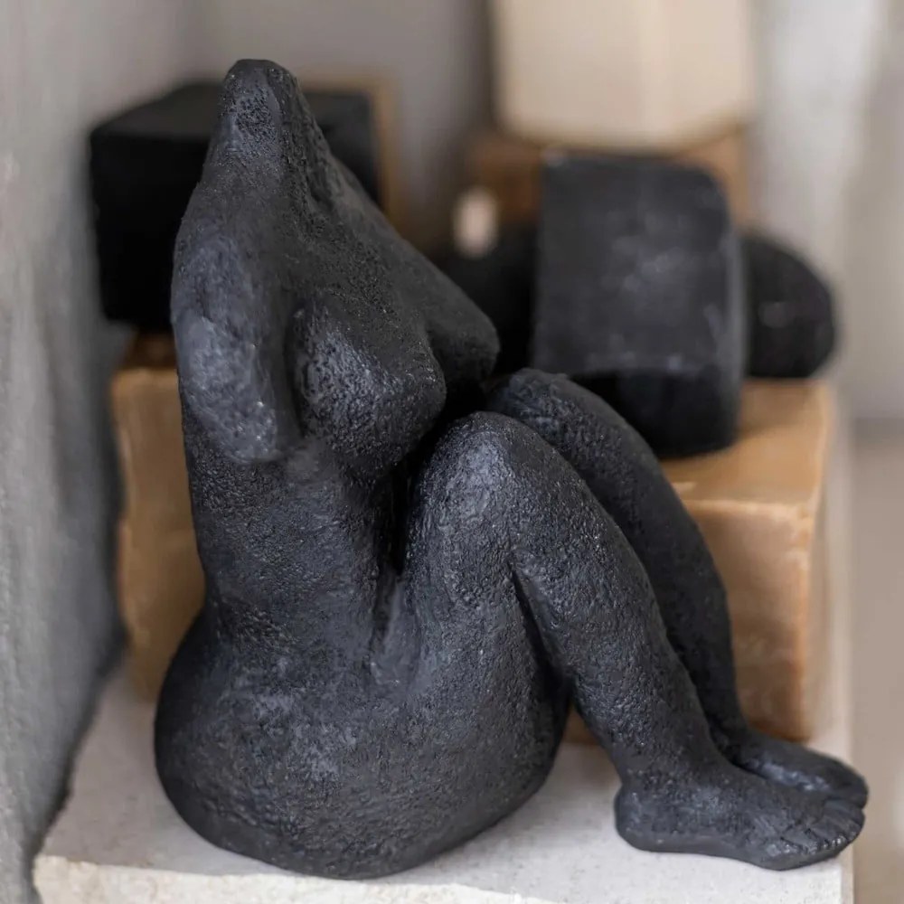 Poligyanta szobor (magasság 14 cm) Sitting Woman – Mette Ditmer Denmark