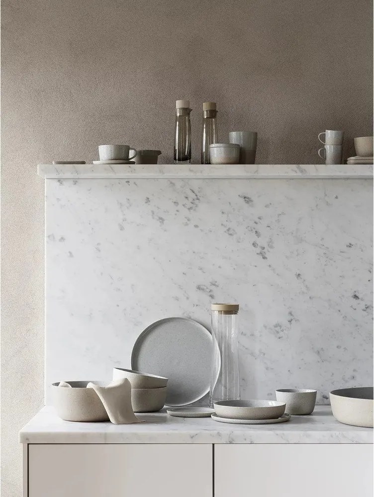 Világosszürke szervírozó kerámia tányér Sablo L – Blomus