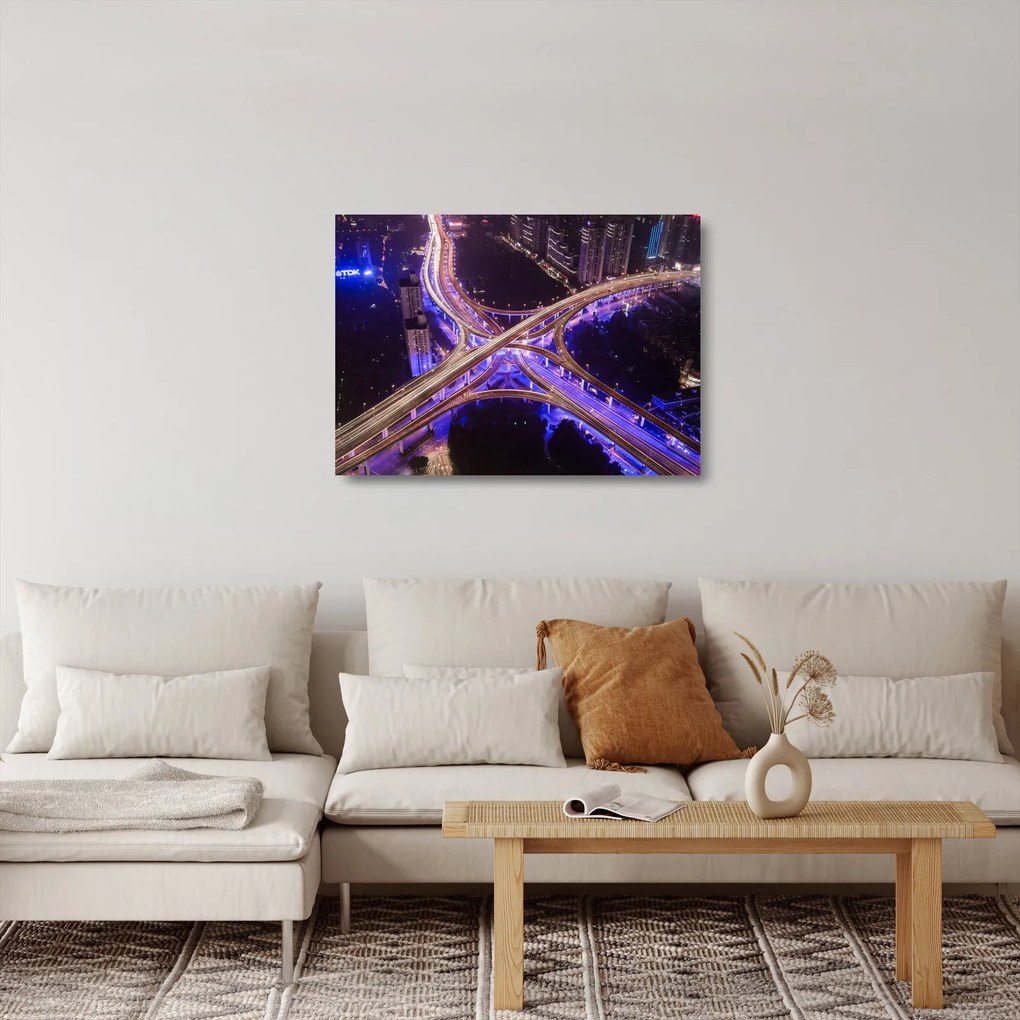 Egy kép egy nagy kereszteződésről éjjel (üvegen) (70x50 cm)
