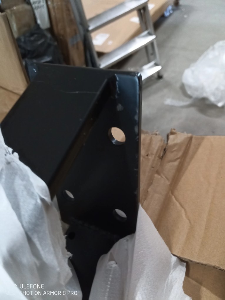 AKCIÓ Tölgy étkezőasztal fekete lábakkal TETIS 100x100 II. osztály