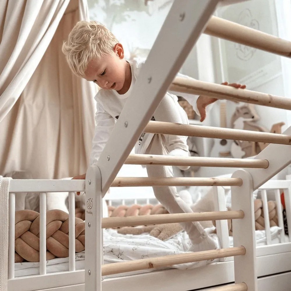 Szürke borovi fenyő pikler háromszög 61x112x94 cm Montessori – Meowbaby