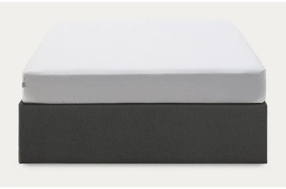 Fekete kárpitozott ágyneműtartós franciaágy 160x200 cm Matters – Kave Home