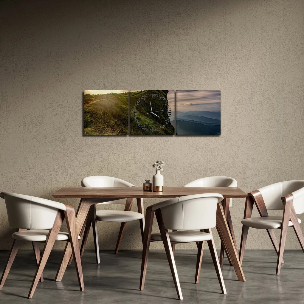 Egy nő képe a sziklán (órával) (90x30 cm)