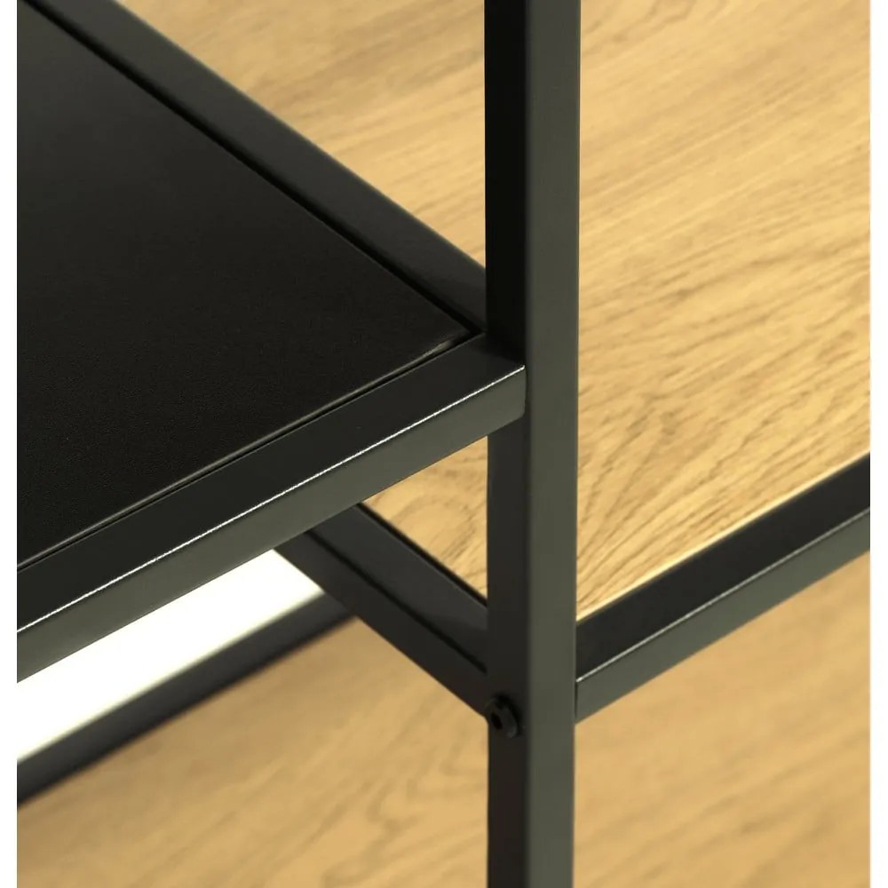 Fekete-natúr színű könyvespolc tölgyfa dekorral 80x146x35 cm Altino – Unique Furniture