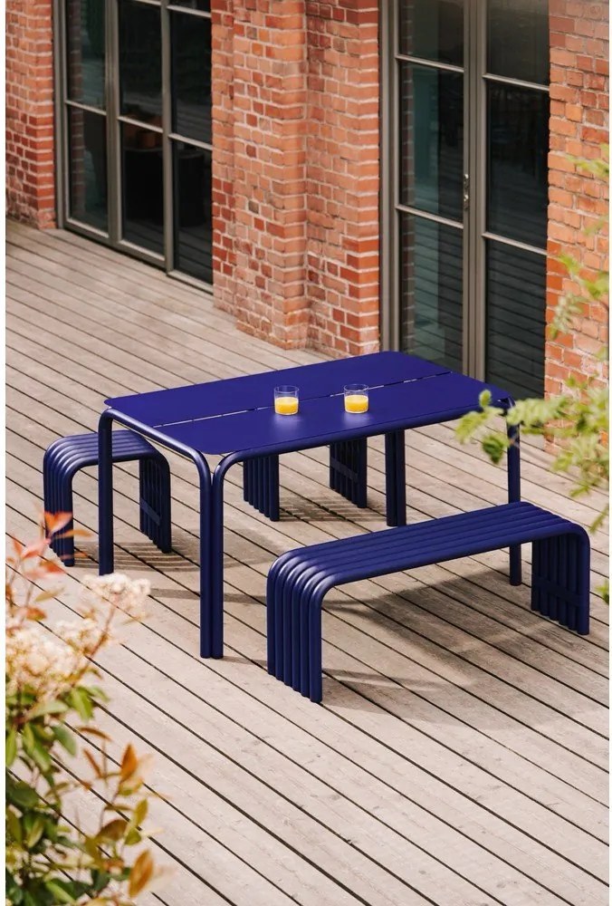 Kék fém kerti pad Nokk – noo.ma