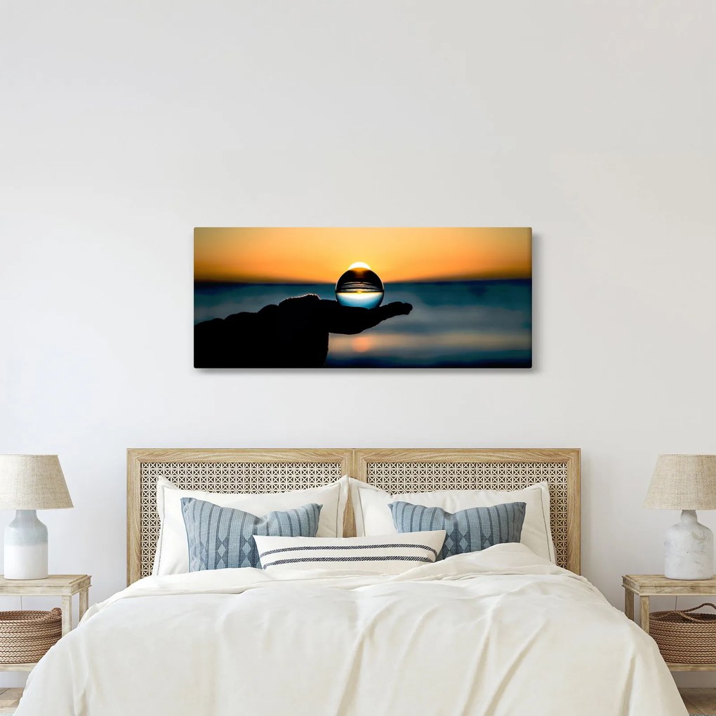 Üveggolyó a tenyérben (120x50 cm)