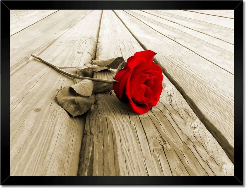 Poszterek keretben 40x30 Vörös rózsa a deszkákon