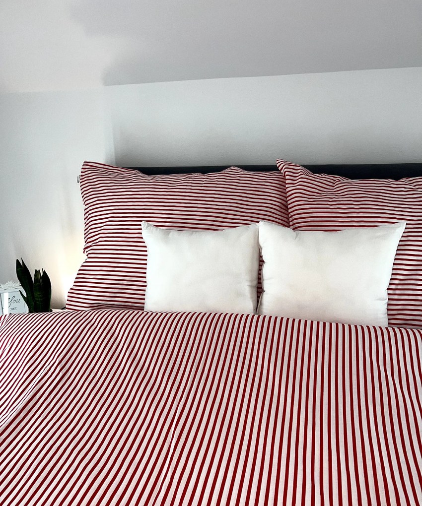 Piros csíkos pamut ágynemű DeLuxe Ágynemű mérete: 140x200 cm, A csomag tartalma: Készletcsomagolás