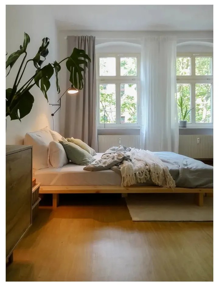 Natúr színű borovi fenyő franciaágy ágyráccsal 180x200 cm Japan – Karup Design