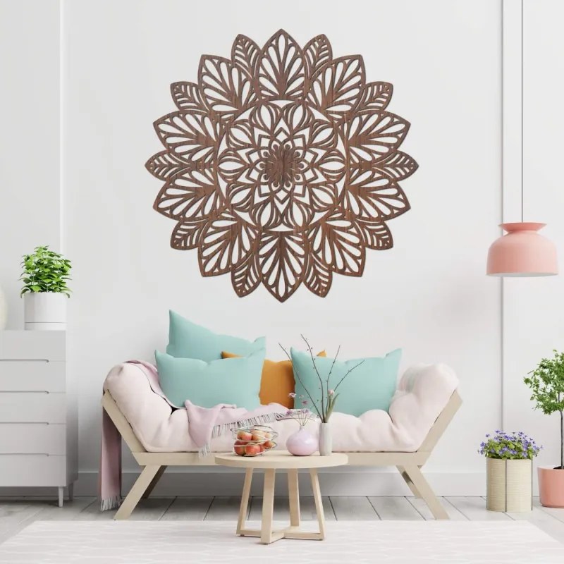 Fából készült mandala a falon | LÓTUSZ