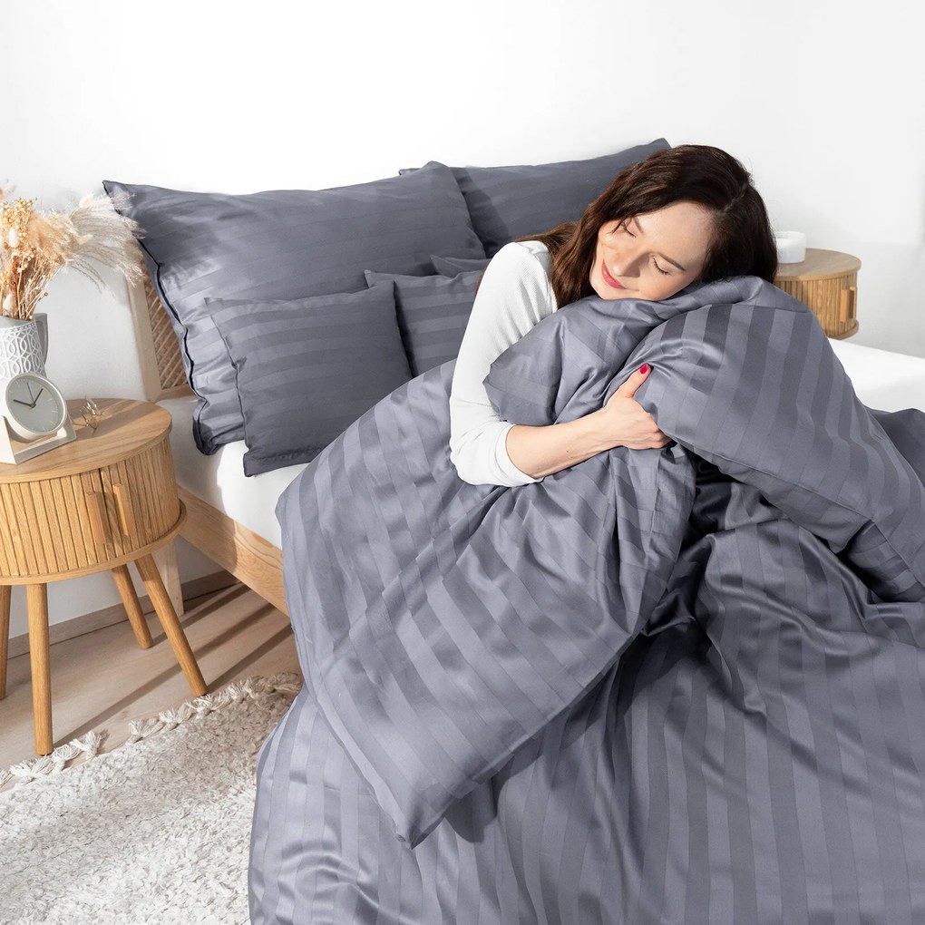 Goldea damaszt ágyneműhuzat - sötétszürke csíkos 220 x 200 és 2db 70 x 90 cm