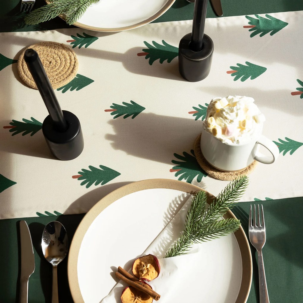 Goldea karácsonyi asztali futó - extra erős 100% - os pamut - karácsonyfák bézs alapon 50x160 cm