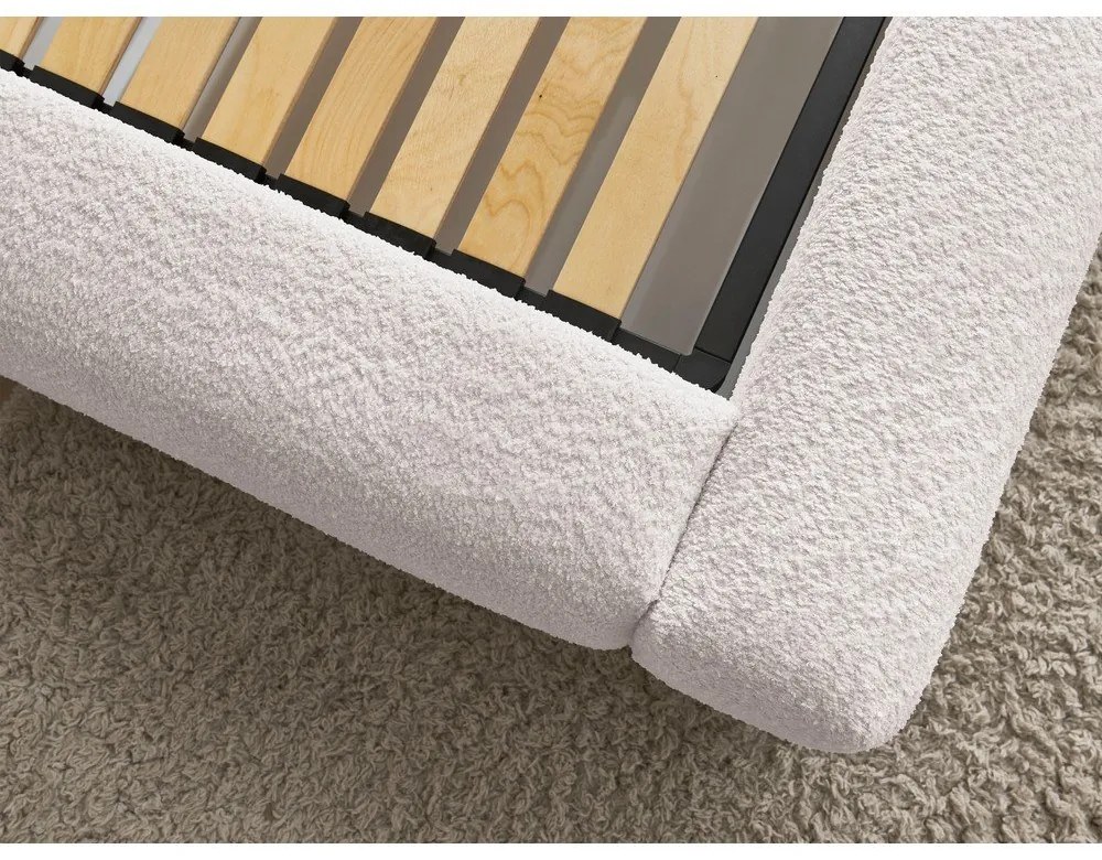 Fehér kárpitozott ágyneműtartós franciaágy ágyráccsal 140x190 cm Orlane – Bobochic Paris