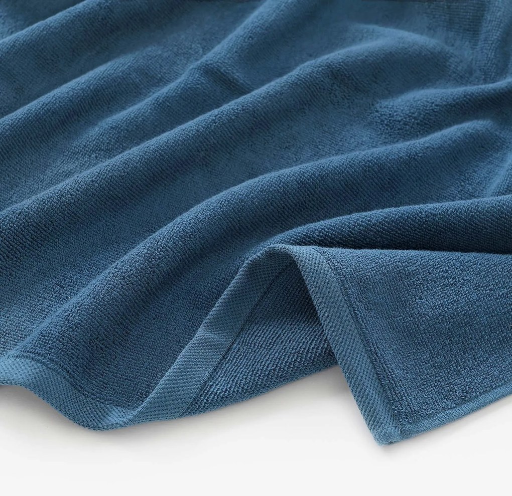 Goldea bordűr nélküli frottír törölköző és fürdőlepedő soft – petróleum színű 70 x 140 cm