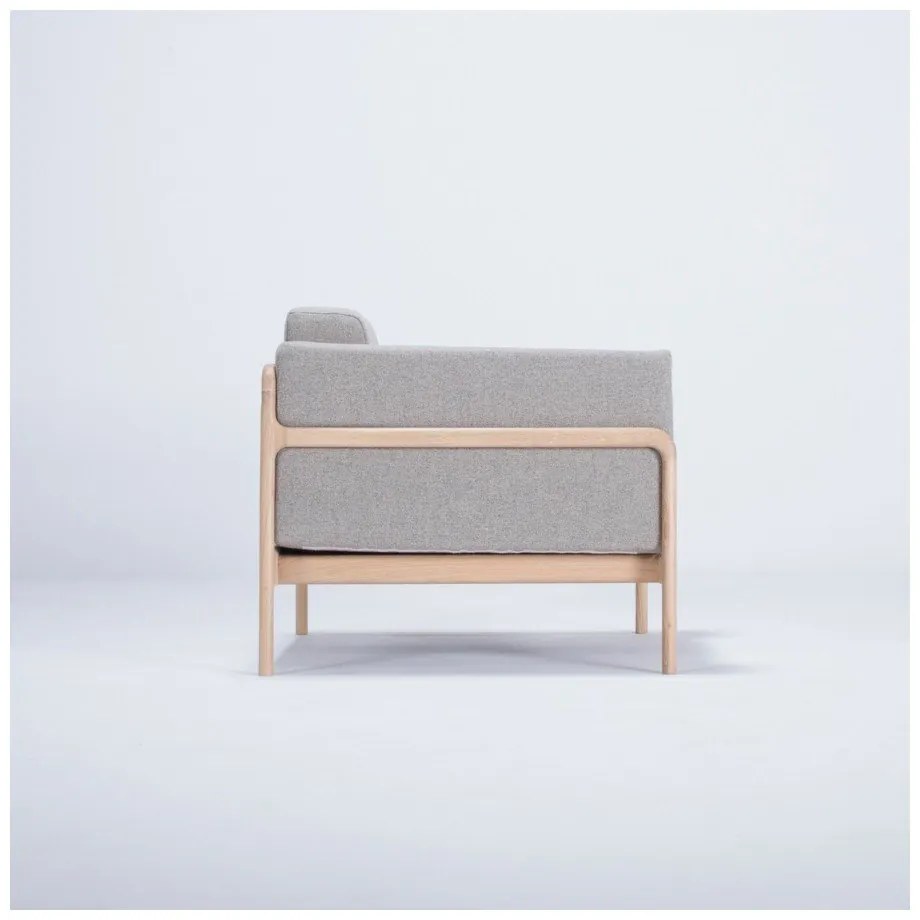 Fawn tölgyfa fotel szürke szövet ülőrésszel - Gazzda