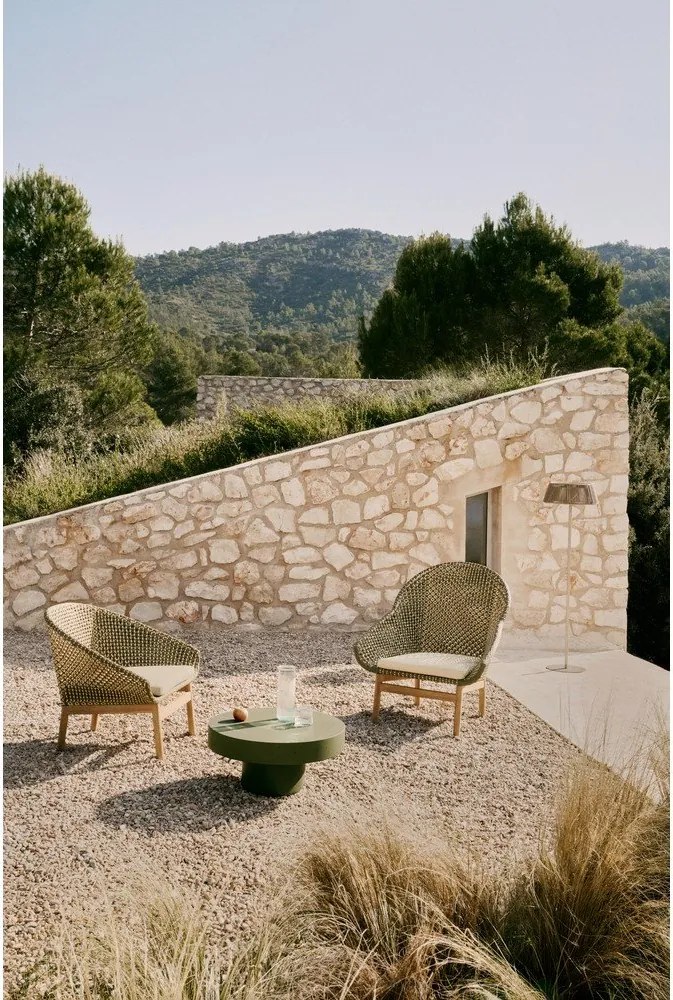 Zöld-natúr színű tömörfa kerti fotel Olbia – Kave Home