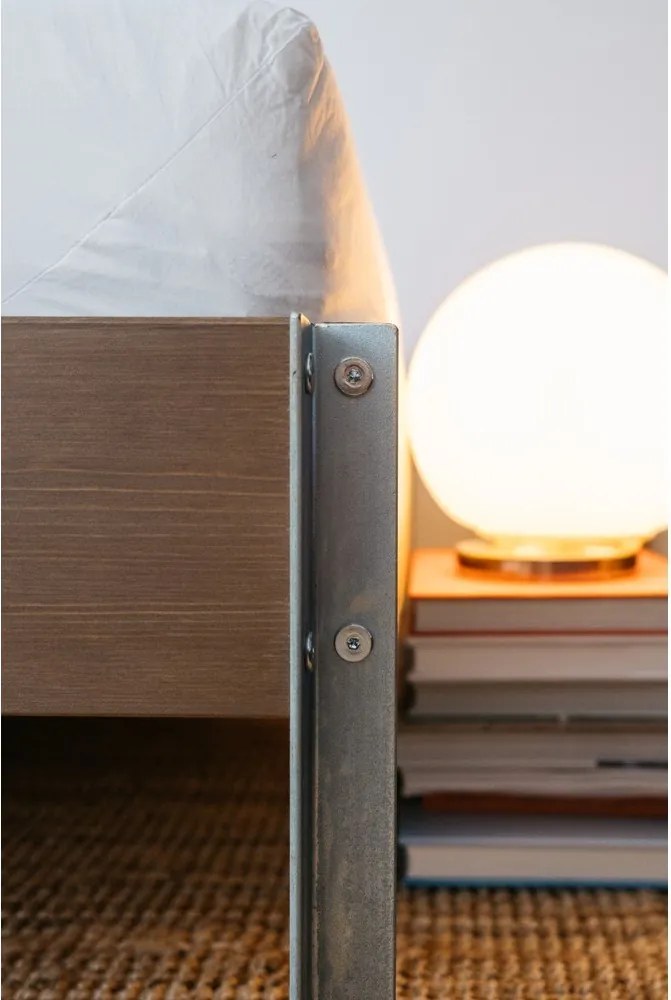 Barna borovi fenyő franciaágy ágyráccsal 180x200 cm Core – Karup Design