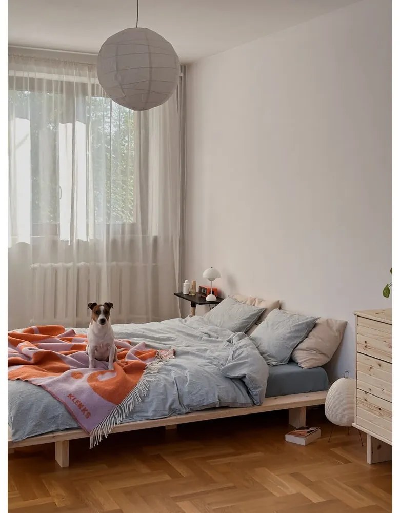Borovi fenyő franciaágy ágyráccsal 160x200 cm Japan – Karup Design
