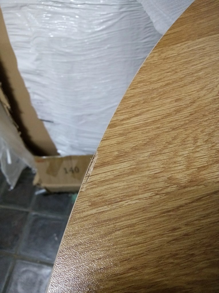 AKCIÓ Kerek étkezőasztal tölgy dekor asztallappal LUNA 90x90 II. osztály