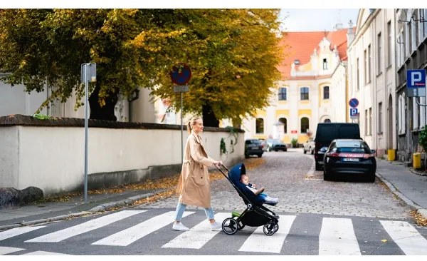 Lionelo - MIKA 2 az 1-ben kombinált babakocsi Blue Navy