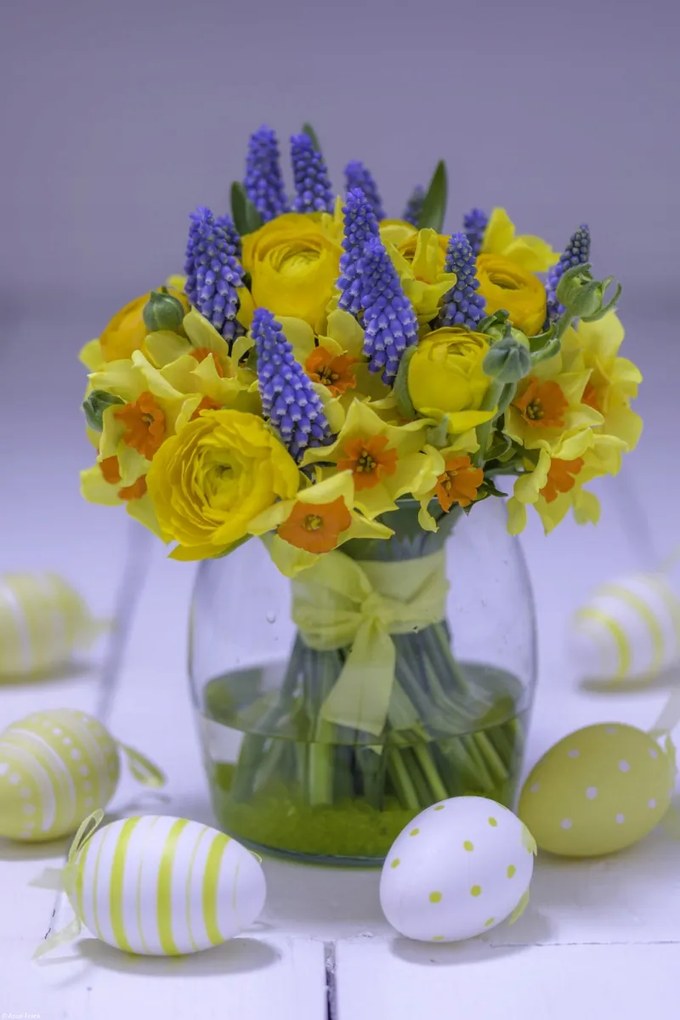 Poszter 30x45cm Húsvéti tojások egy csokor virág körül 3, Assaf Frank