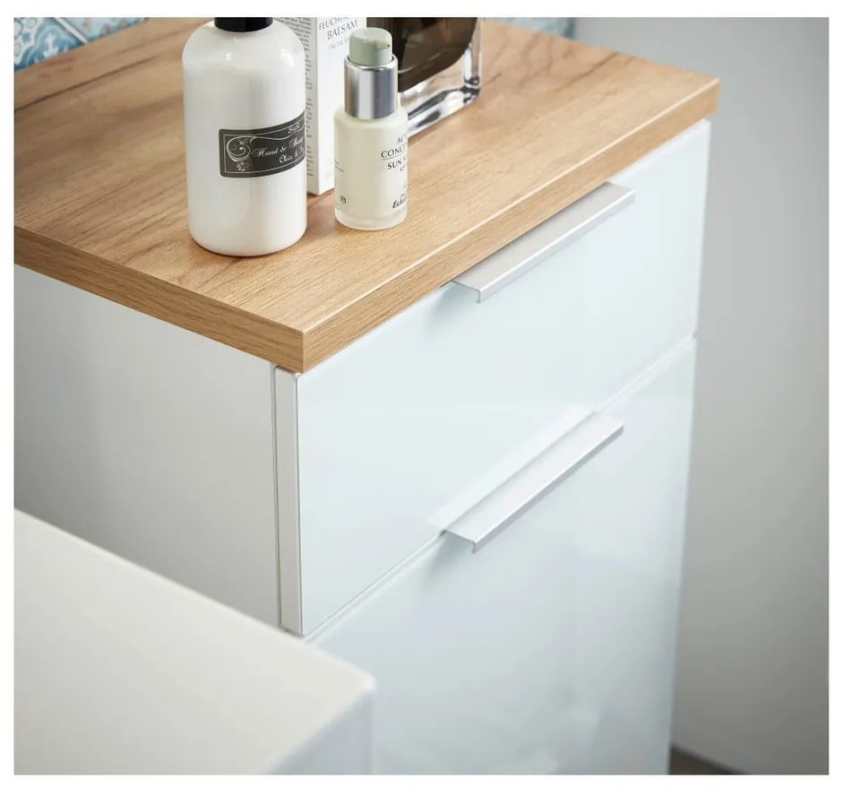 Fehér-natúr színű alacsony fürdőszoba szekrény tölgyfa dekorral 39x86 cm Pescara – Germania