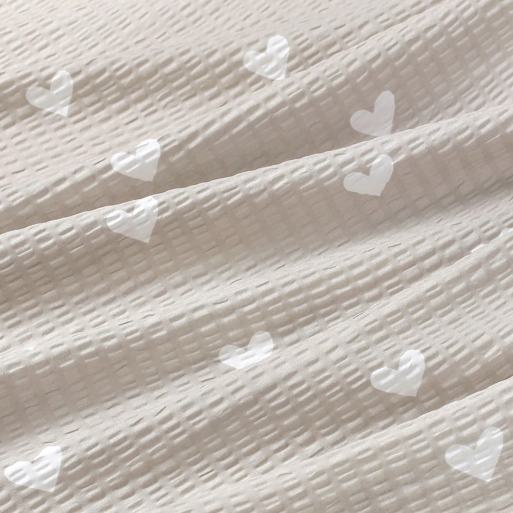 Goldea krepp párnahuzat - szívecskék, latte színű alapon 45 x 45 cm